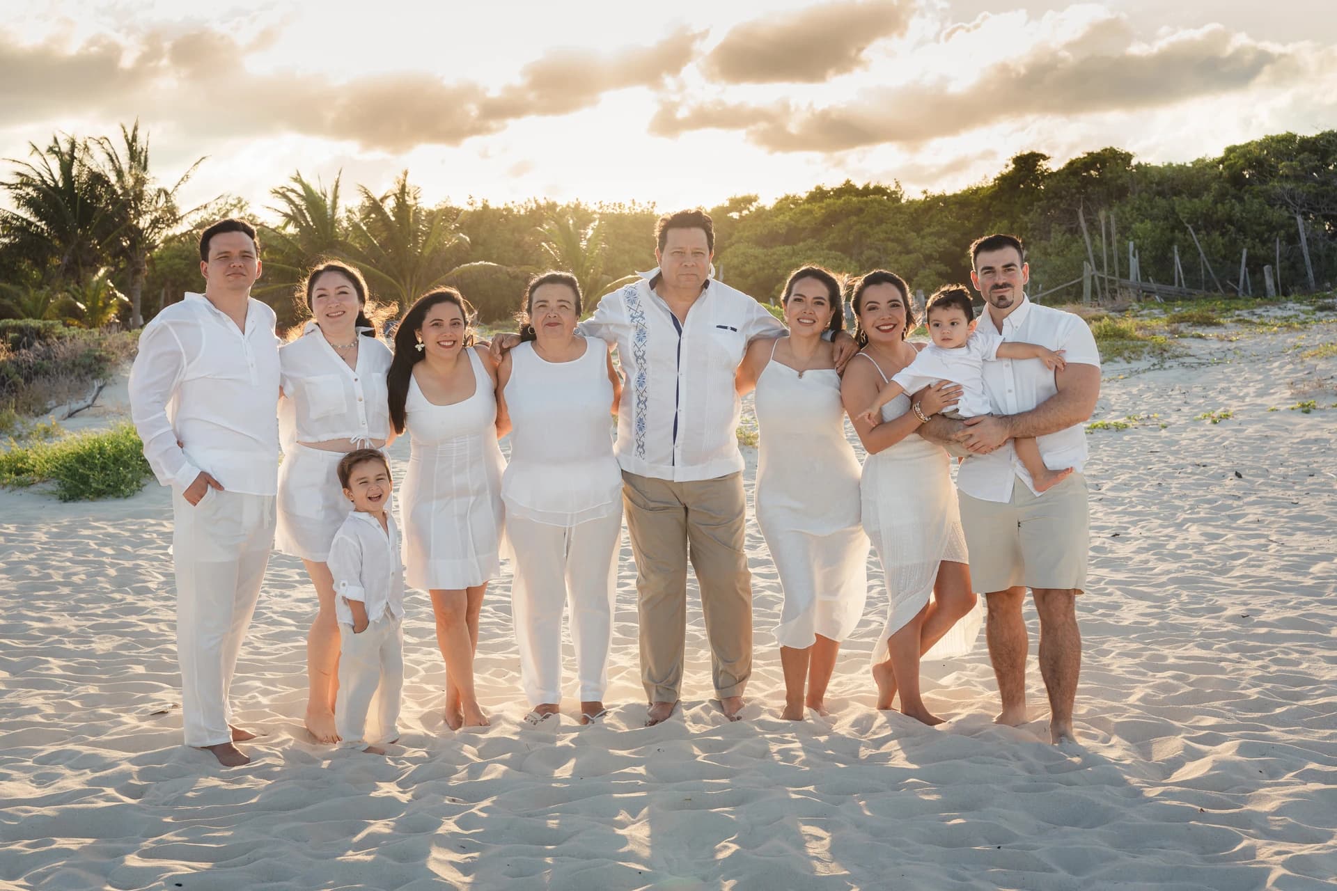 Family beach session at sunset, Cancún