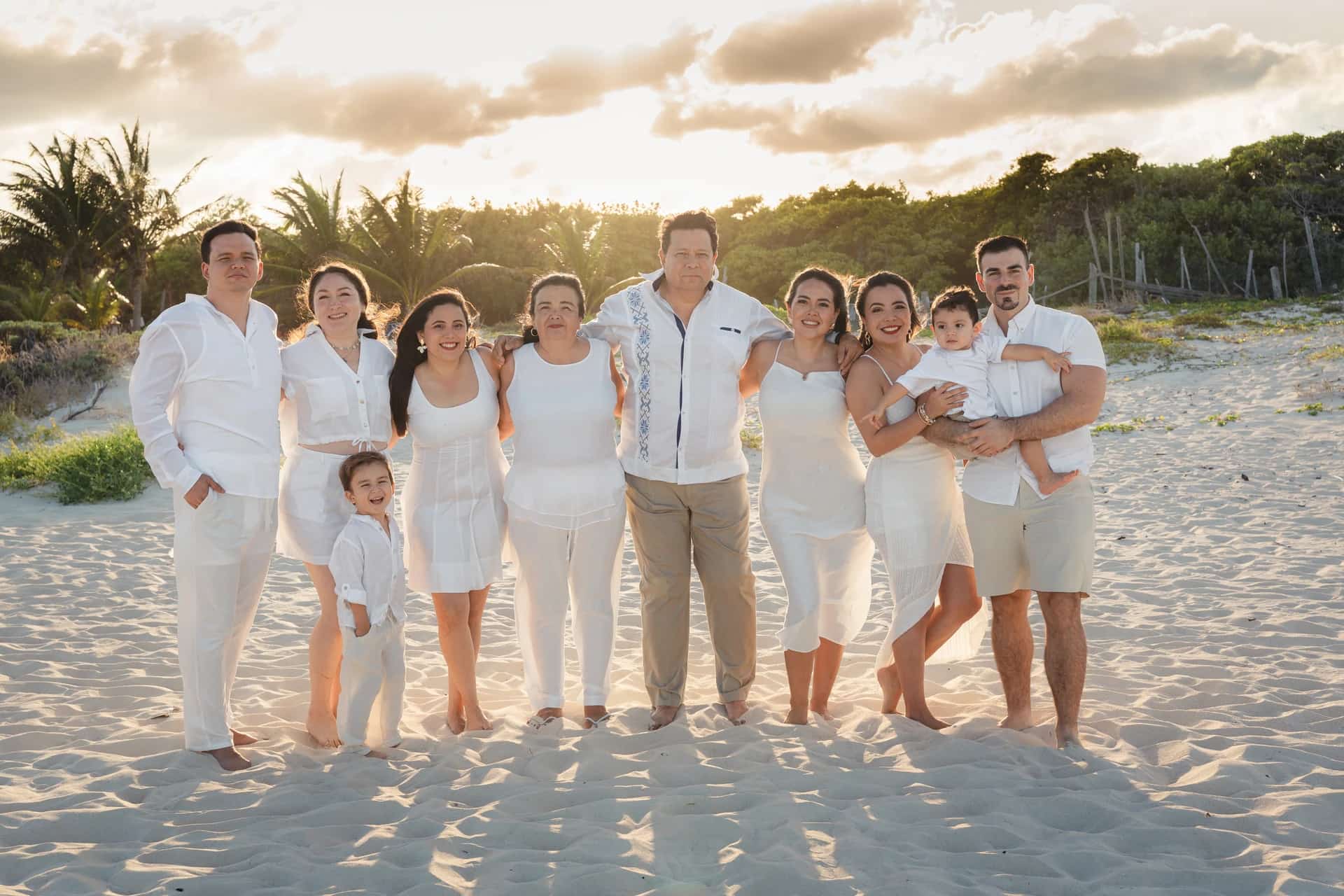 Family beach session at sunset, Cancún