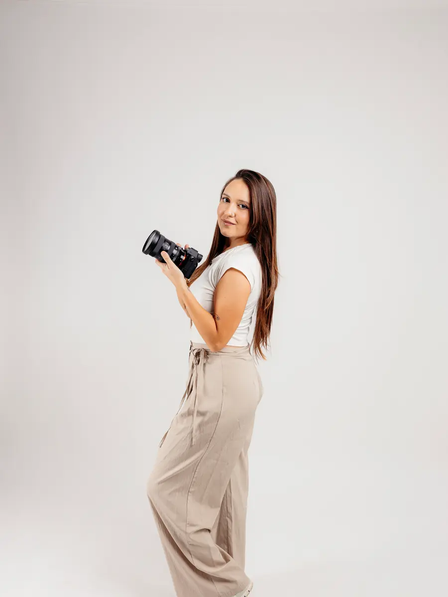 Jazmín Alderete, co-founder and photographer at Roots Photography