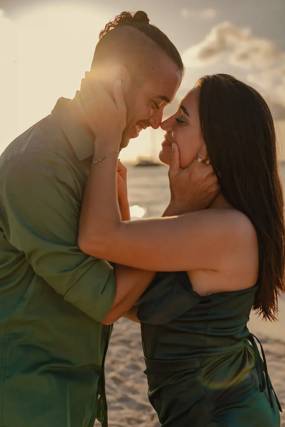 Couple on the beach at sunset, Cancún