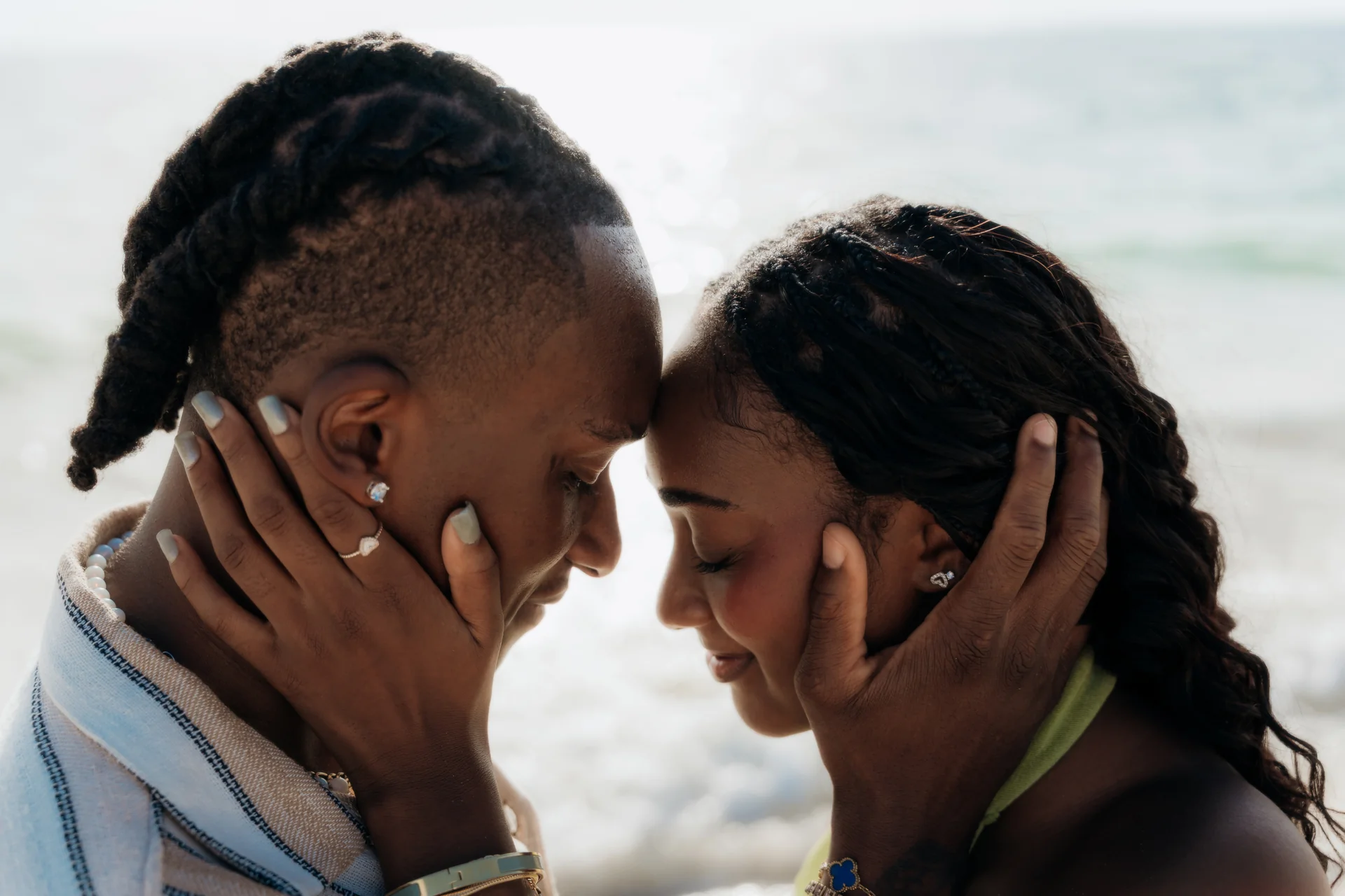 Couple holding hands facing the ocean, RIU Latino, Costa Mujeres