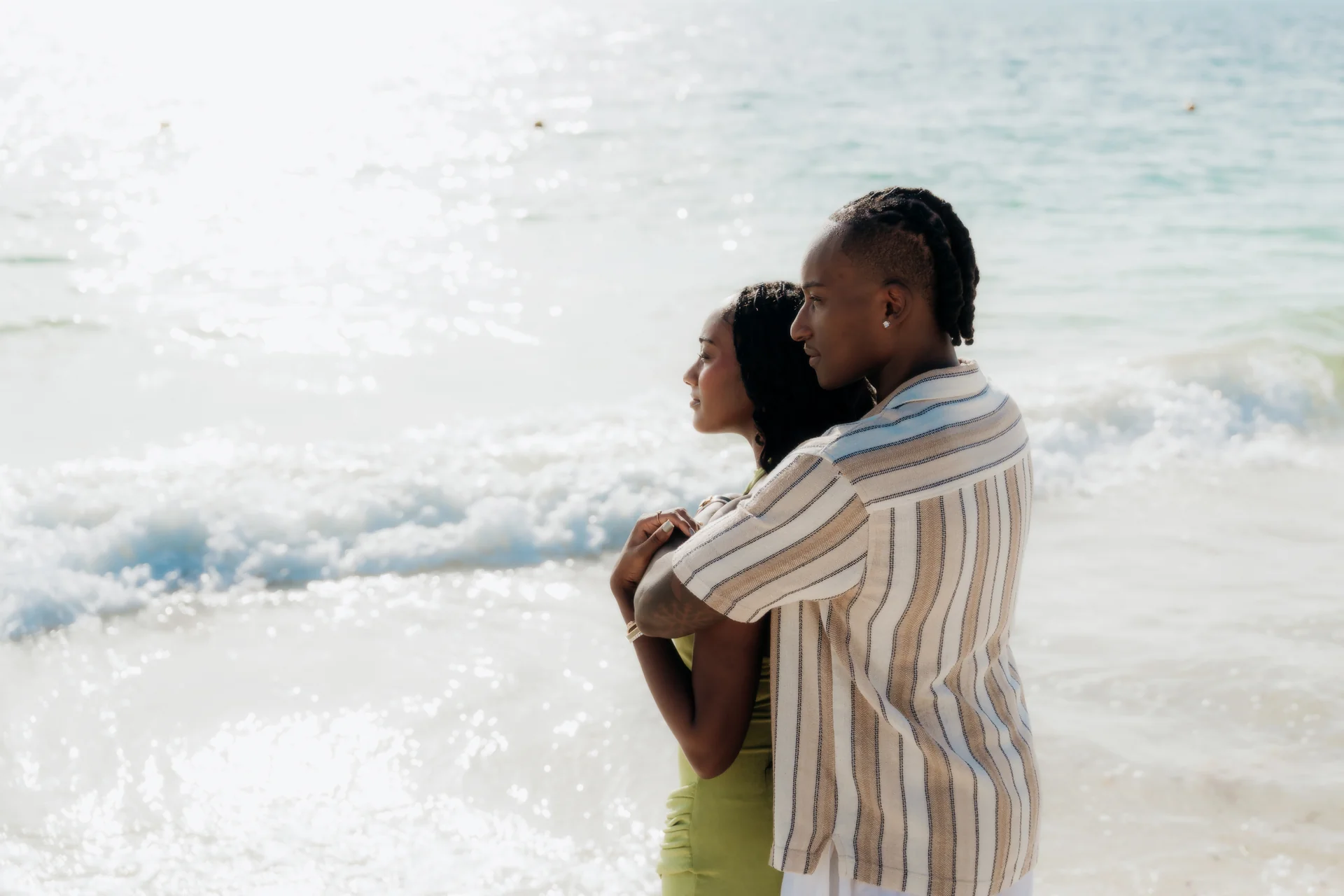 Couple embracing with the water behind them, RIU Latino, Costa Mujeres