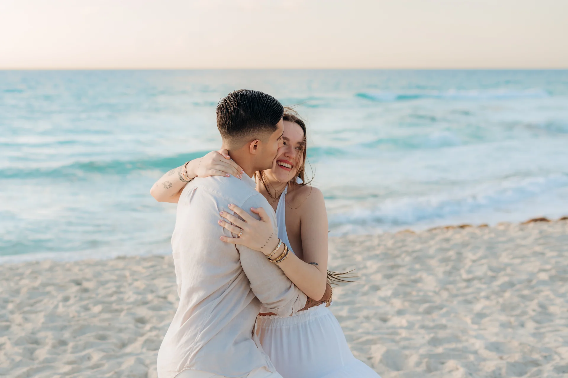 Close portrait of the couple in the morning light, Playa Delfines, Cancún
