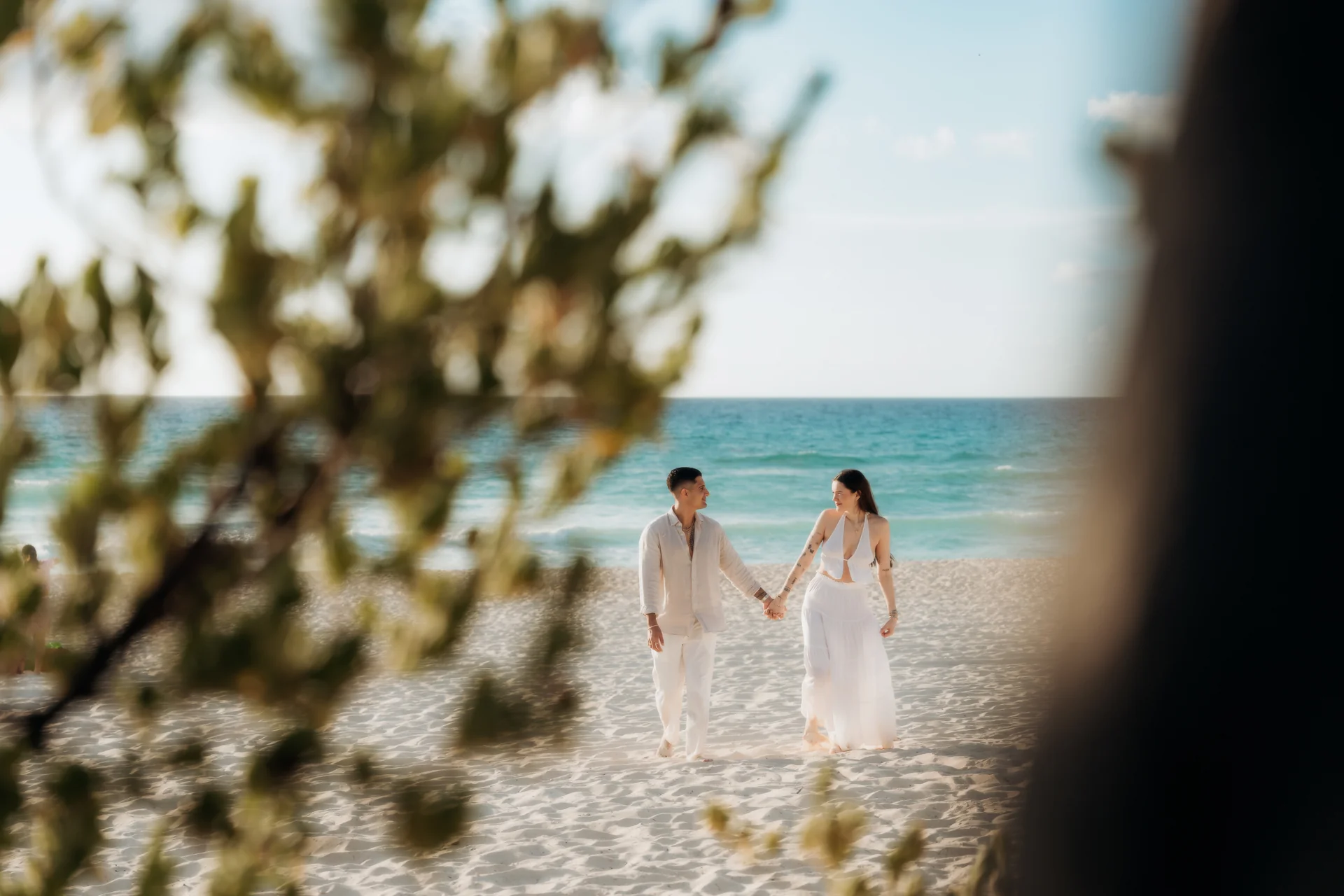 Couple kissing by the water, Playa Delfines, Cancún