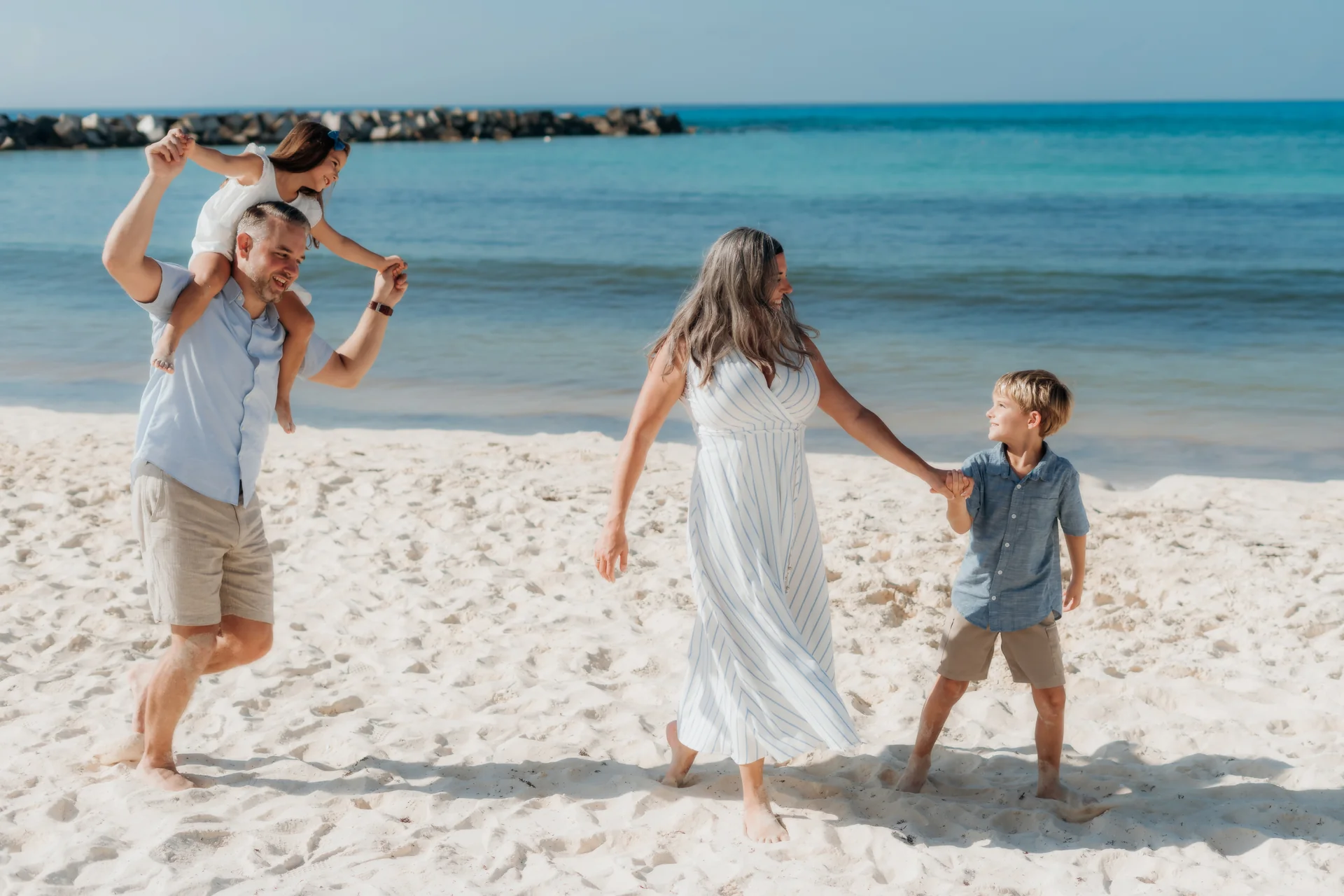 Family walking hand in hand in the morning, Hyatt Ziva, Cancún