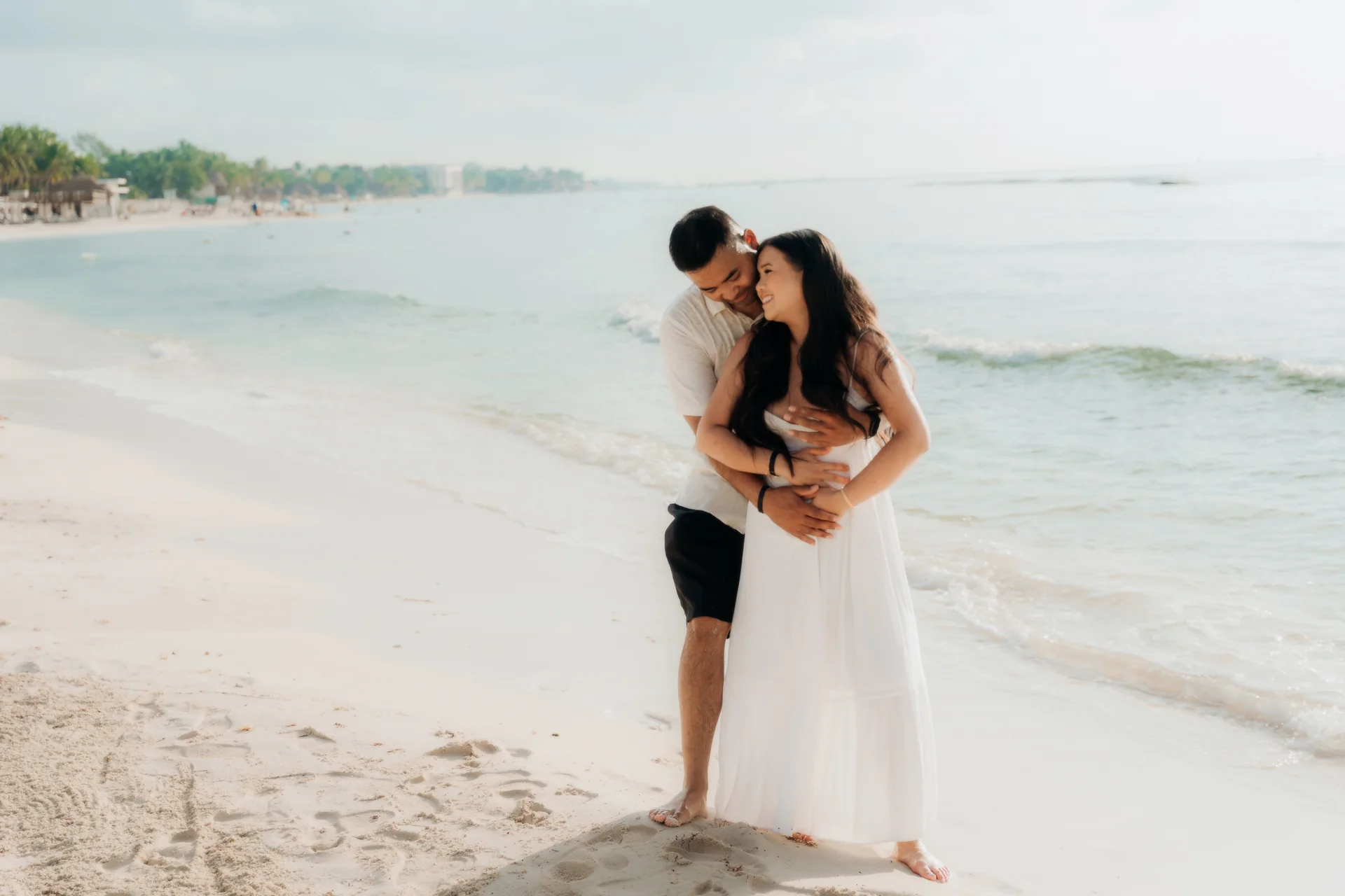 Couple kissing to celebrate the engagement, Hyatt Vivid, Playa del Carmen