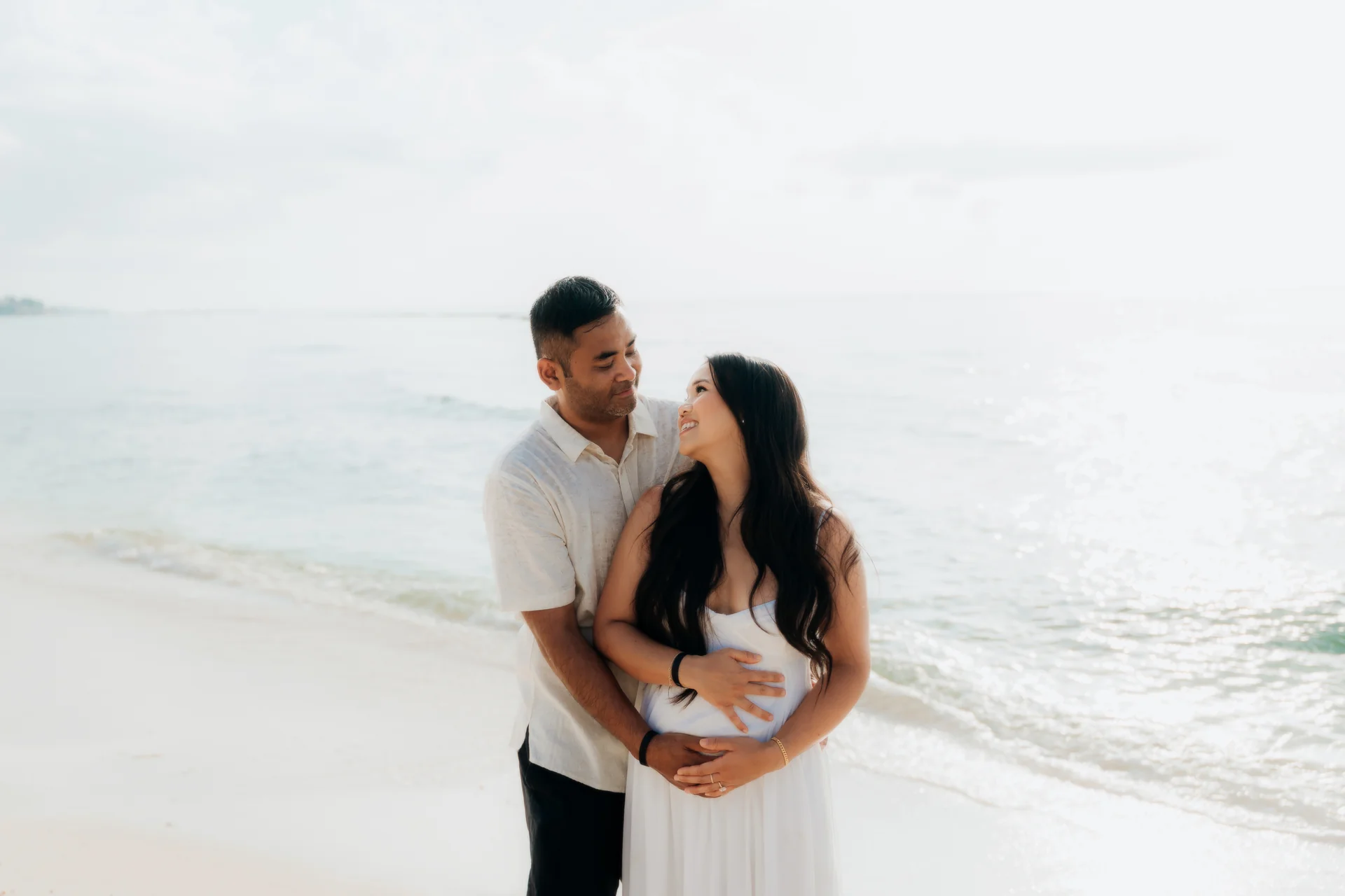 Couple celebrating with the ocean behind them, Hyatt Vivid, Playa del Carmen