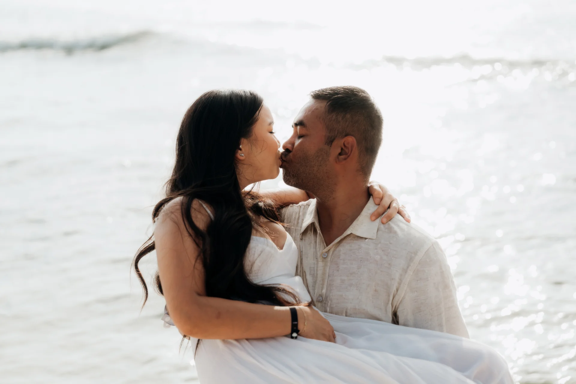 Ring on the hand during a tender moment, Hyatt Vivid, Playa del Carmen