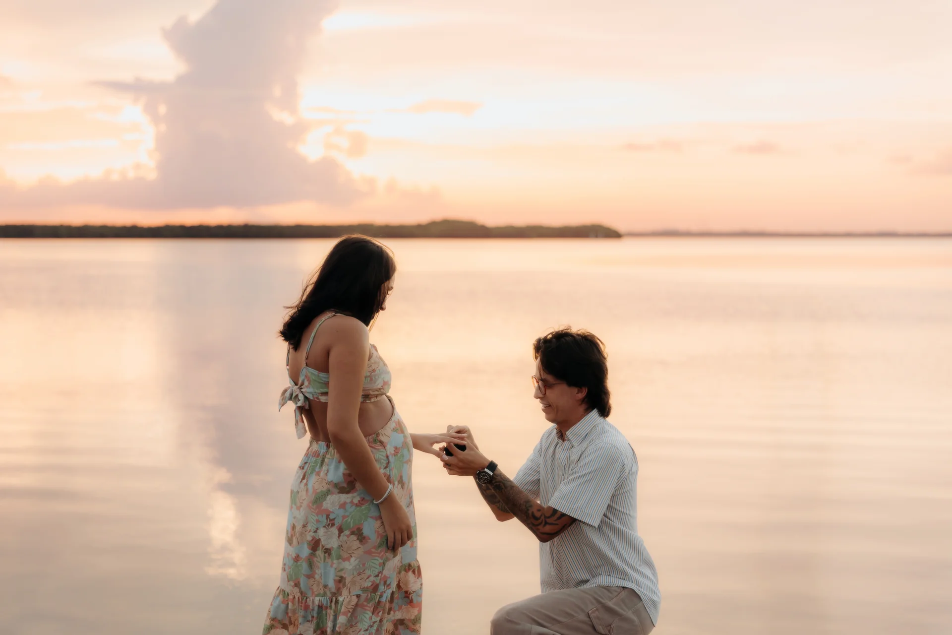 Couple kissing in the light after the proposal, Navios restaurant, Cancún