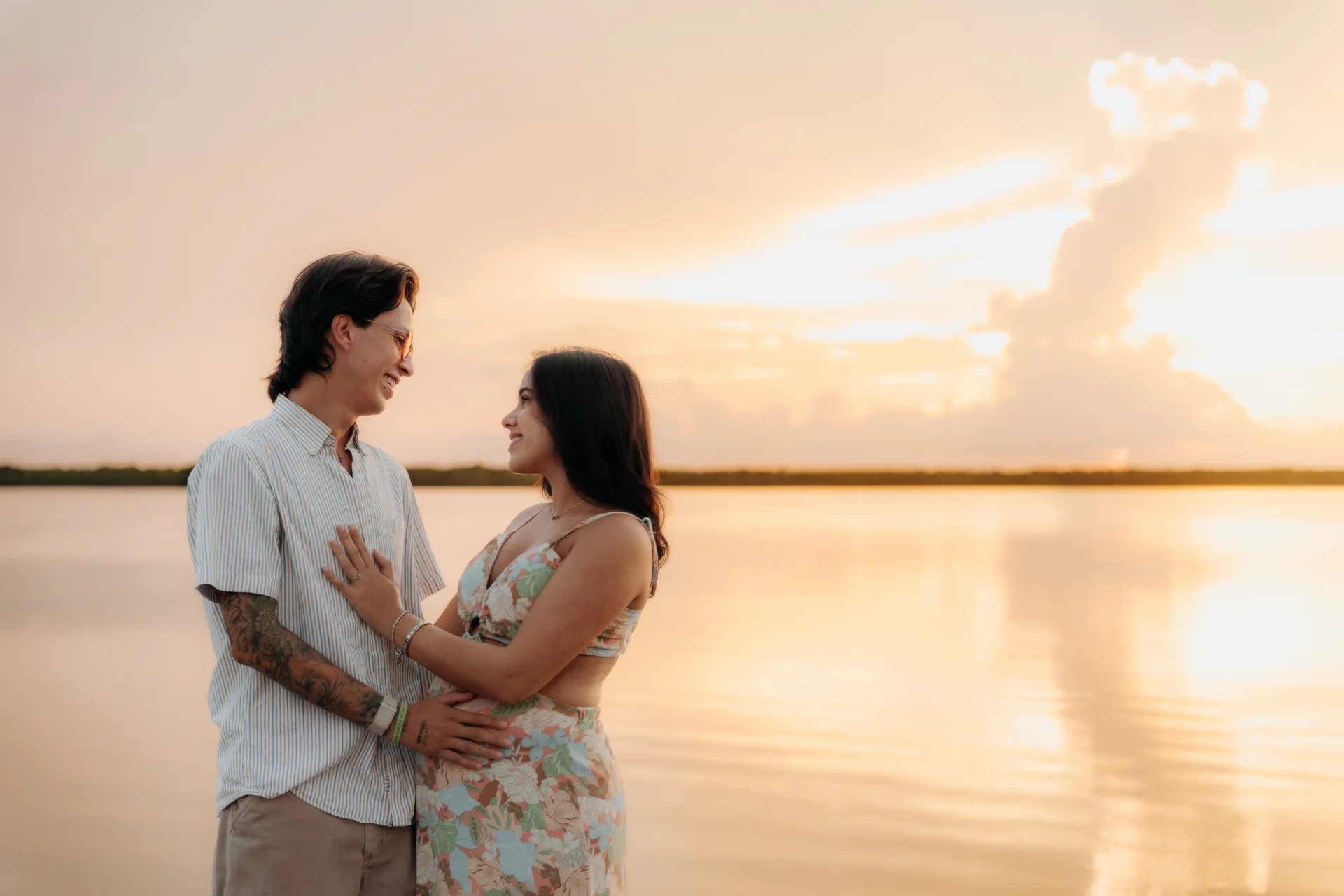 Couple holding each other under the open sky, Navios restaurant, Cancún